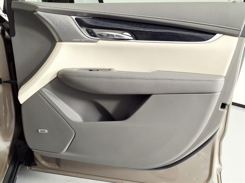 used 2022 Cadillac XT6 car, priced at $35,999