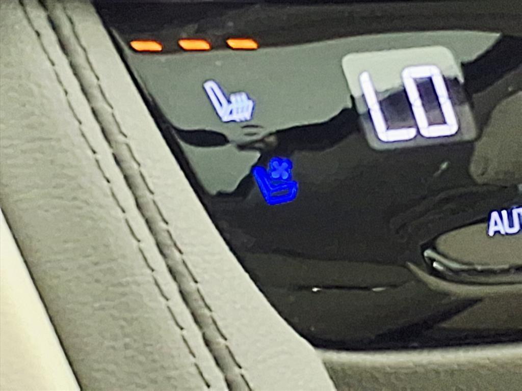 used 2022 Cadillac XT6 car, priced at $35,999