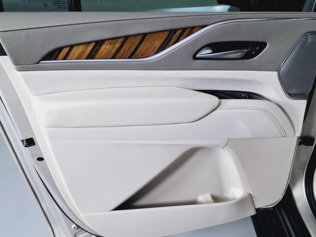 used 2021 Cadillac Escalade ESV car, priced at $67,997