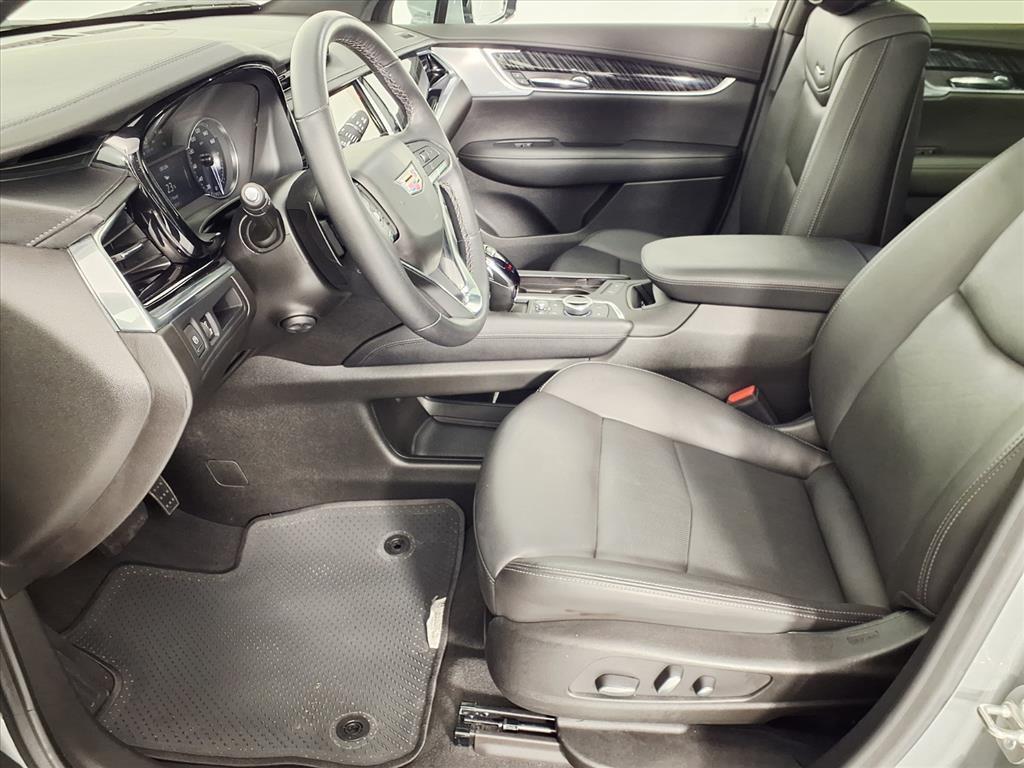 used 2025 Cadillac XT6 car, priced at $50,330