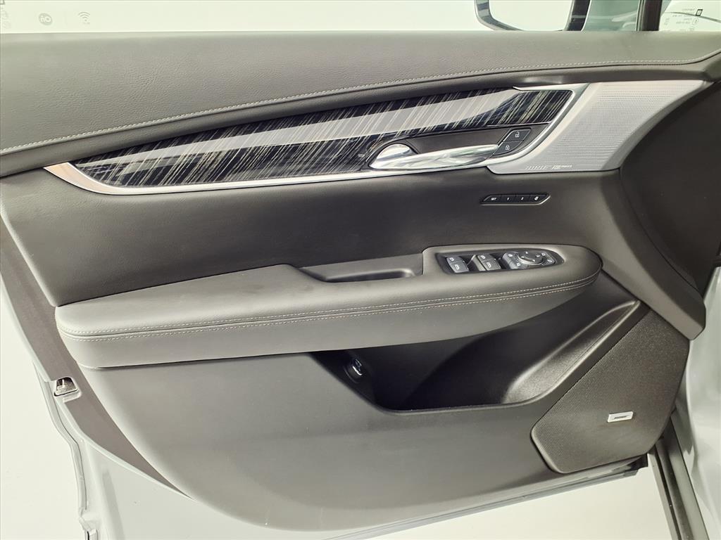 used 2025 Cadillac XT6 car, priced at $50,330
