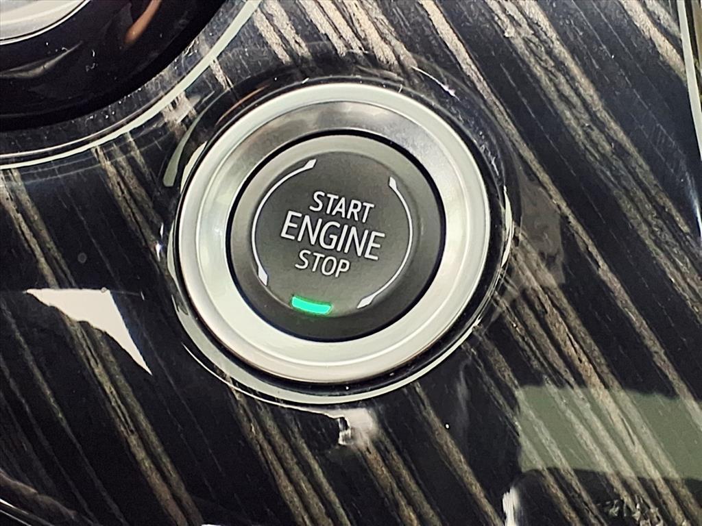 used 2025 Cadillac XT6 car, priced at $50,330