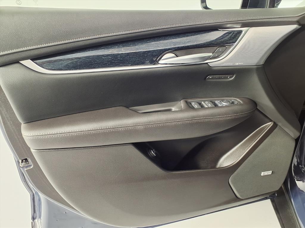 used 2025 Cadillac XT5 car, priced at $41,124