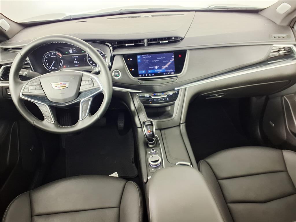 used 2025 Cadillac XT5 car, priced at $41,124