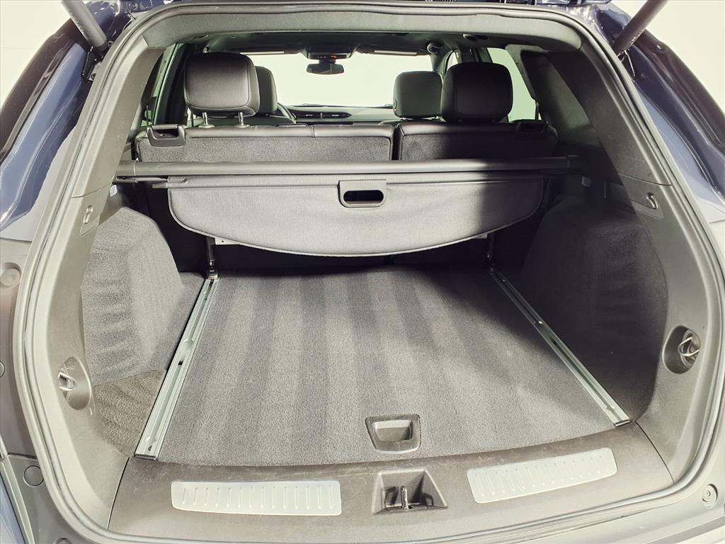 used 2025 Cadillac XT5 car, priced at $41,124