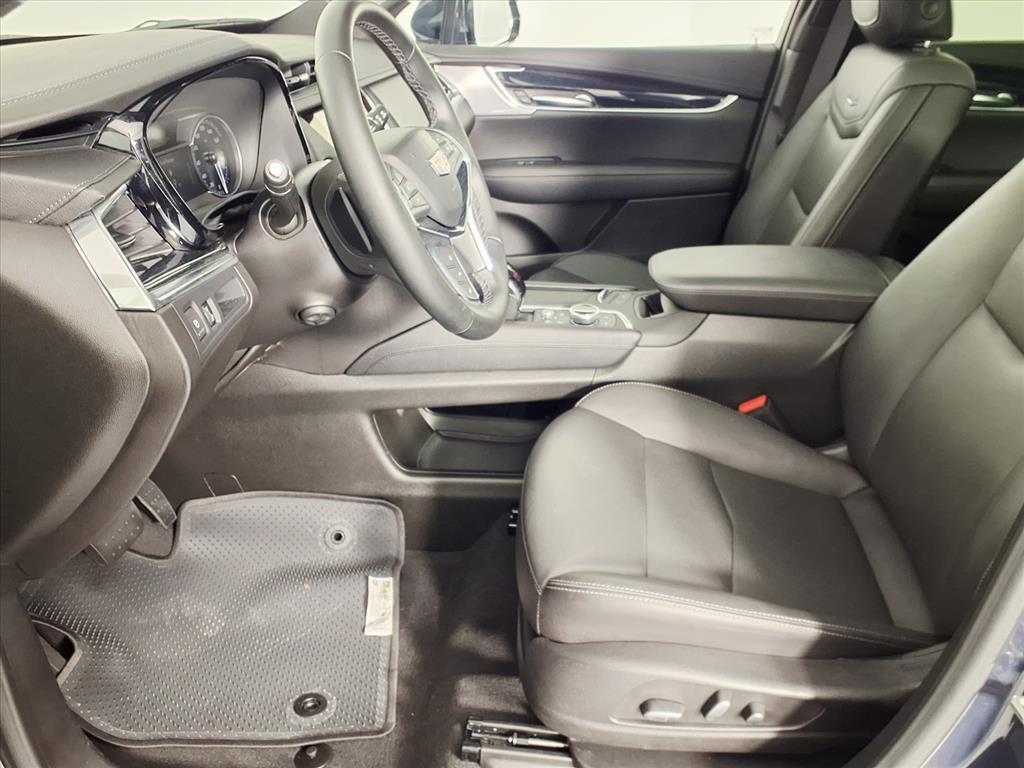 used 2025 Cadillac XT5 car, priced at $41,124