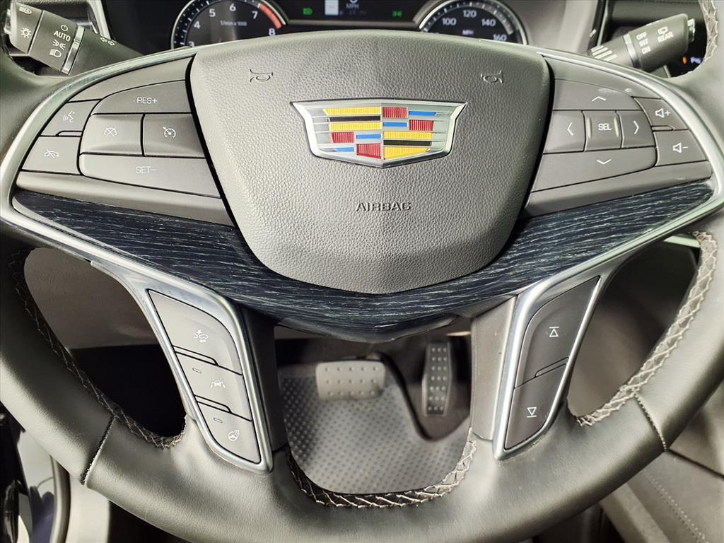 used 2025 Cadillac XT5 car, priced at $41,124