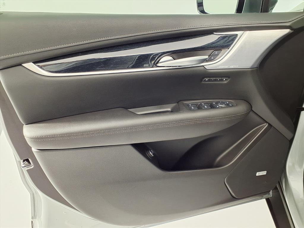 used 2025 Cadillac XT5 car, priced at $46,985