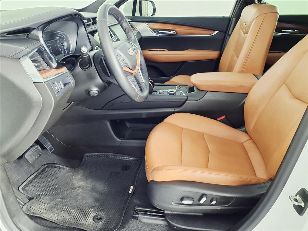 used 2023 Cadillac XT5 car, priced at $30,900