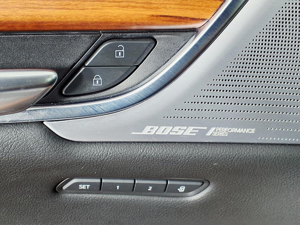 used 2023 Cadillac XT5 car, priced at $30,900