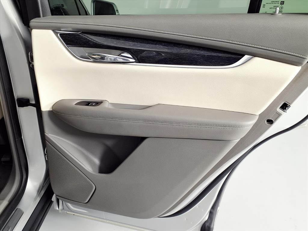 used 2020 Cadillac XT6 car, priced at $31,997