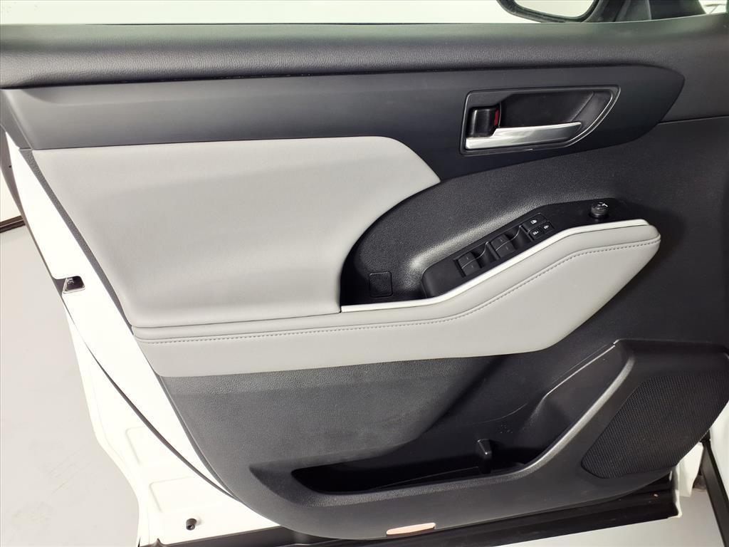 used 2021 Toyota Highlander car, priced at $28,431