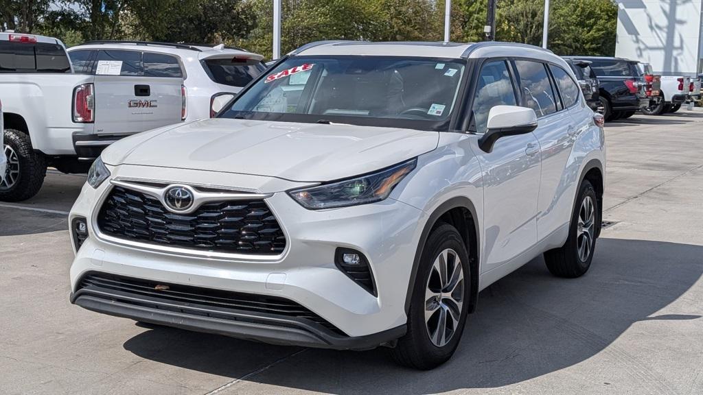 used 2021 Toyota Highlander car, priced at $32,995