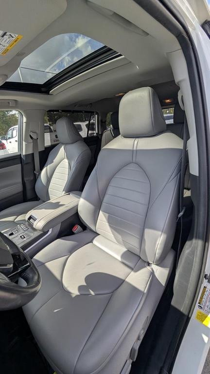 used 2021 Toyota Highlander car, priced at $32,995