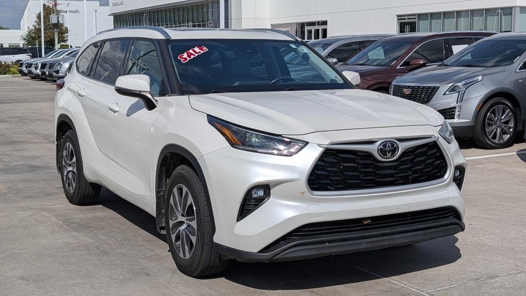 used 2021 Toyota Highlander car, priced at $32,995