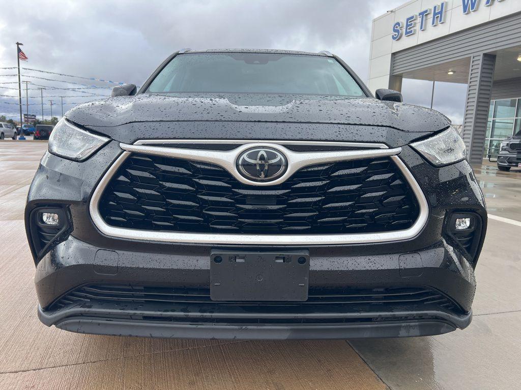 used 2020 Toyota Highlander car, priced at $26,178