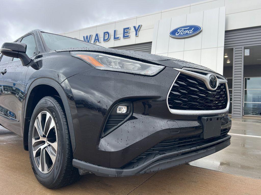 used 2020 Toyota Highlander car, priced at $26,178