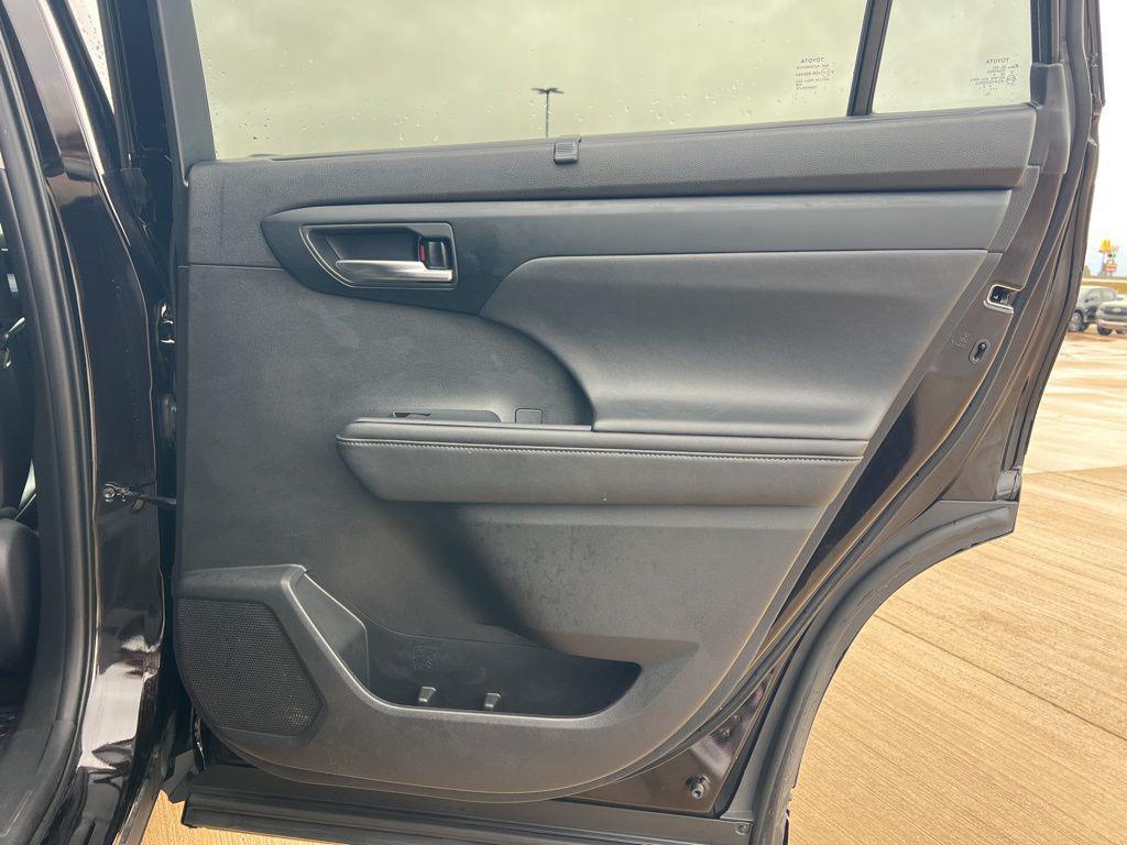 used 2020 Toyota Highlander car, priced at $26,178