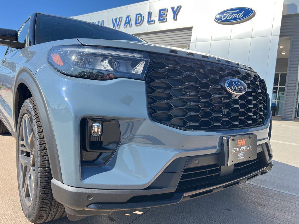 new 2025 Ford Explorer car, priced at $47,956