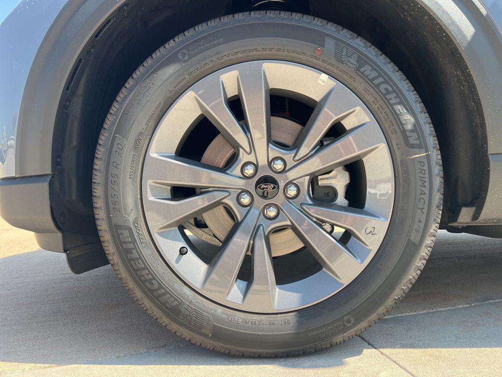 new 2025 Ford Explorer car, priced at $49,627