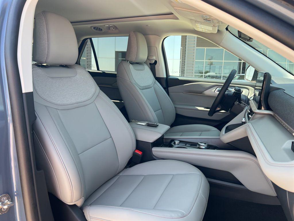 new 2025 Ford Explorer car, priced at $49,627