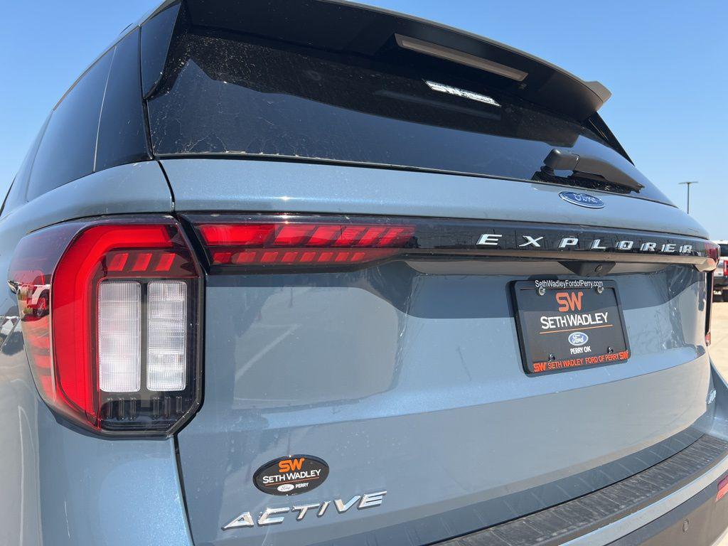 new 2025 Ford Explorer car, priced at $49,627