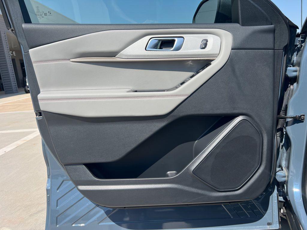new 2025 Ford Explorer car, priced at $49,627