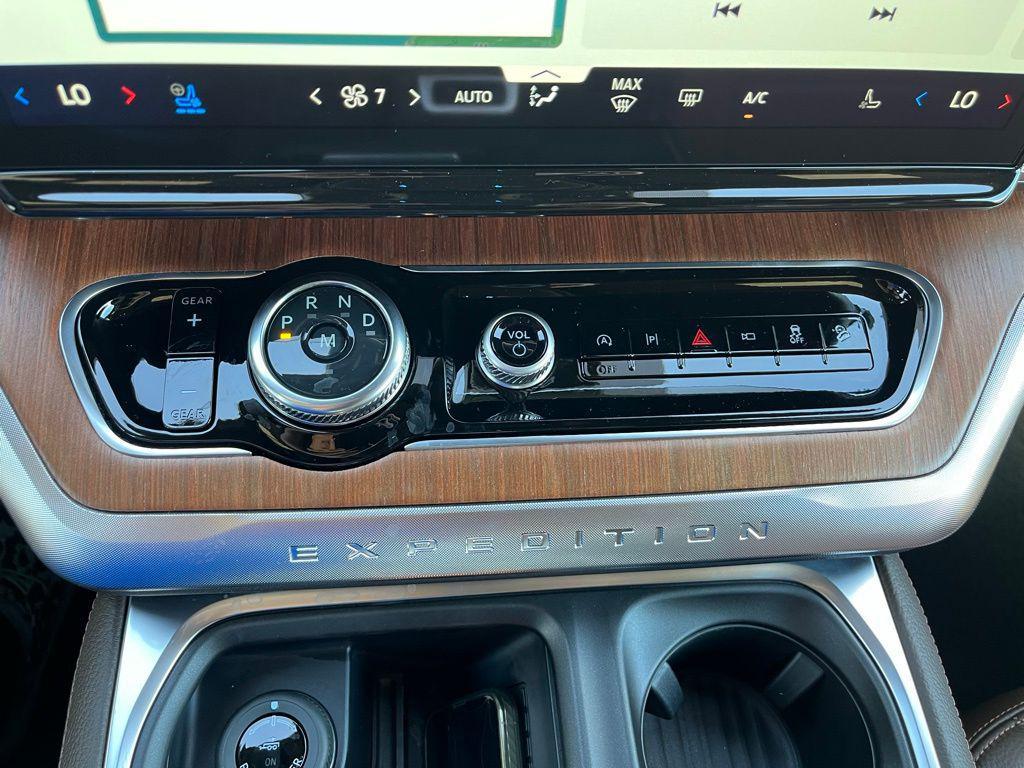 new 2025 Ford Expedition car, priced at $84,986