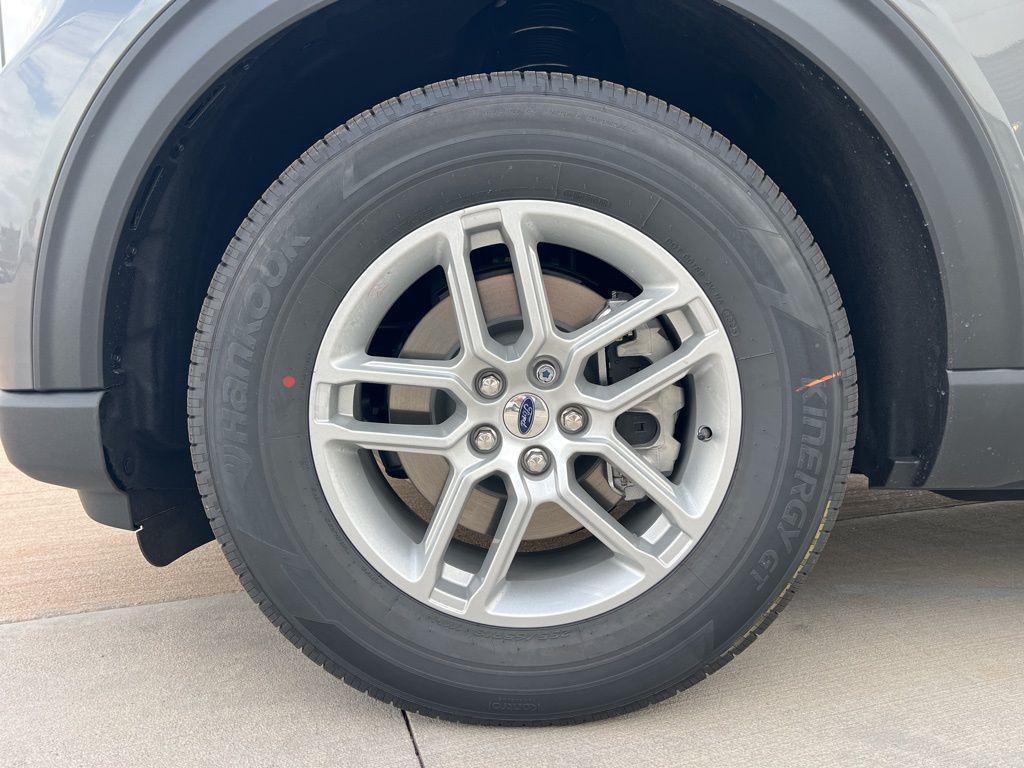 new 2025 Ford Explorer car, priced at $43,335
