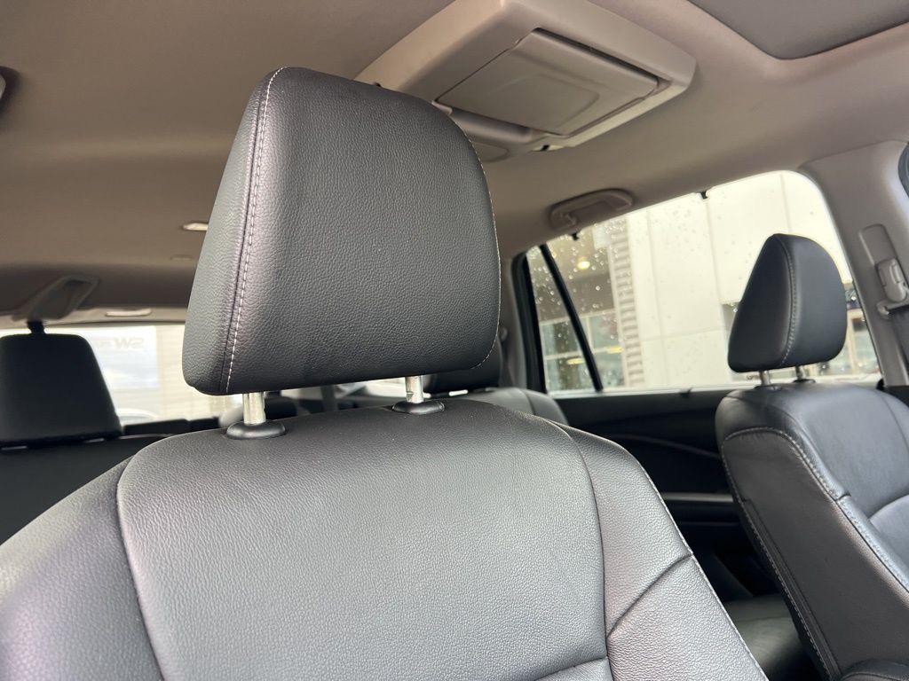 used 2022 Honda Pilot car, priced at $32,287