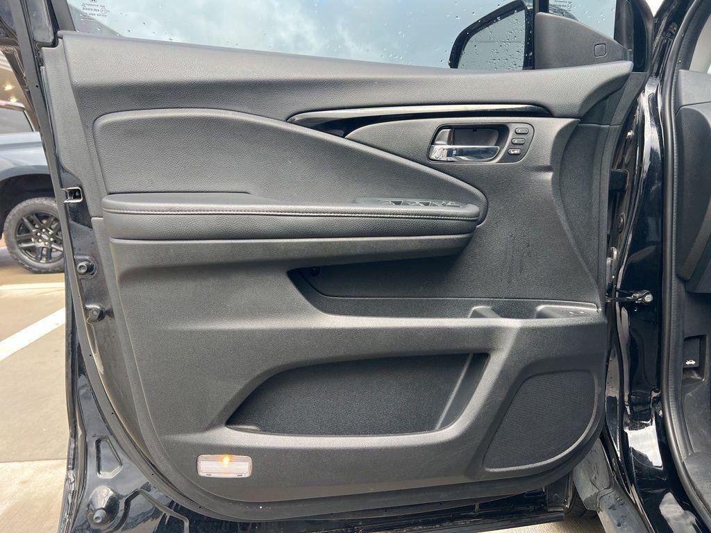 used 2022 Honda Pilot car, priced at $32,287