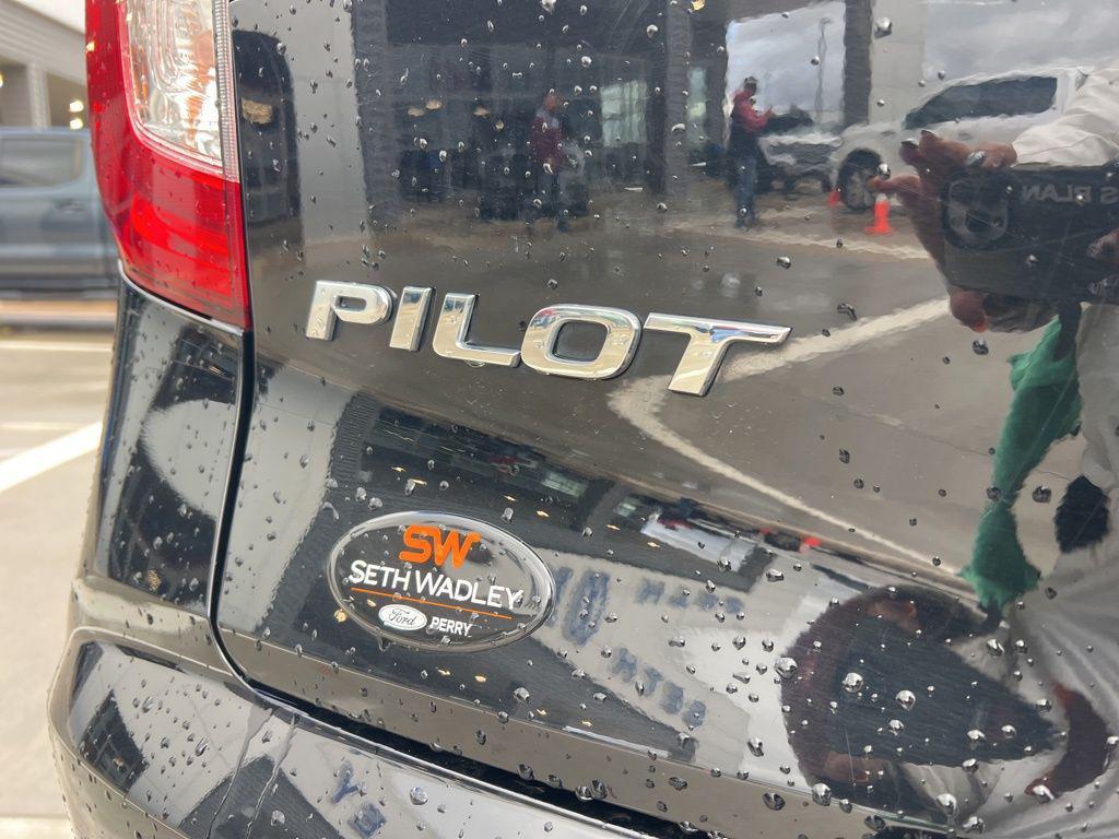 used 2022 Honda Pilot car, priced at $32,287