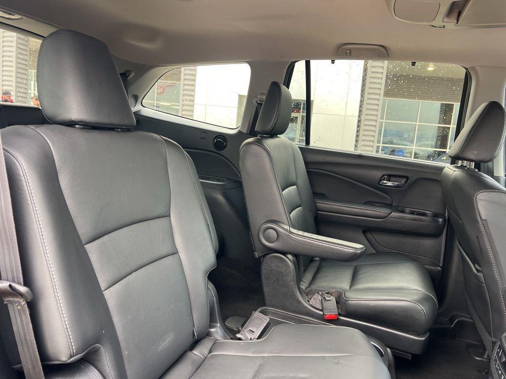 used 2022 Honda Pilot car, priced at $32,287
