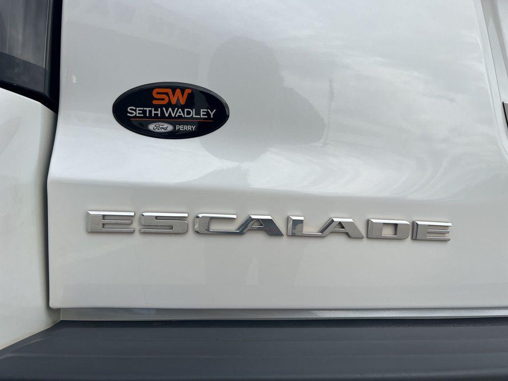 used 2017 Cadillac Escalade ESV car, priced at $28,988