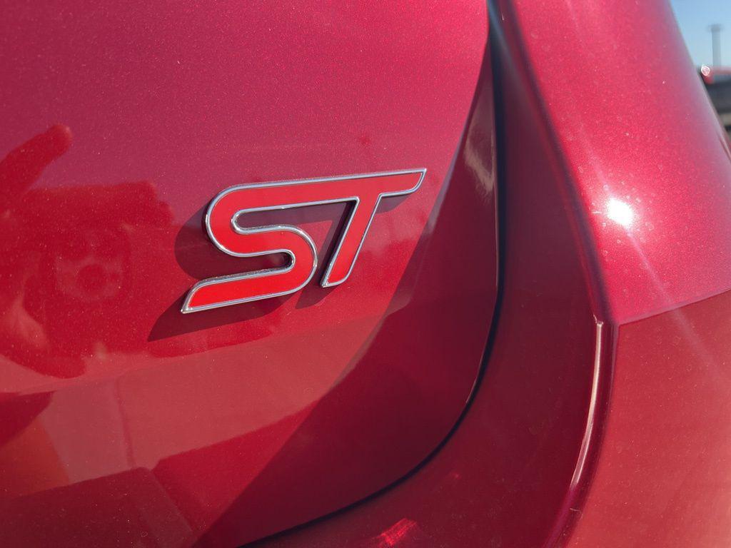 new 2025 Ford Explorer car, priced at $59,990