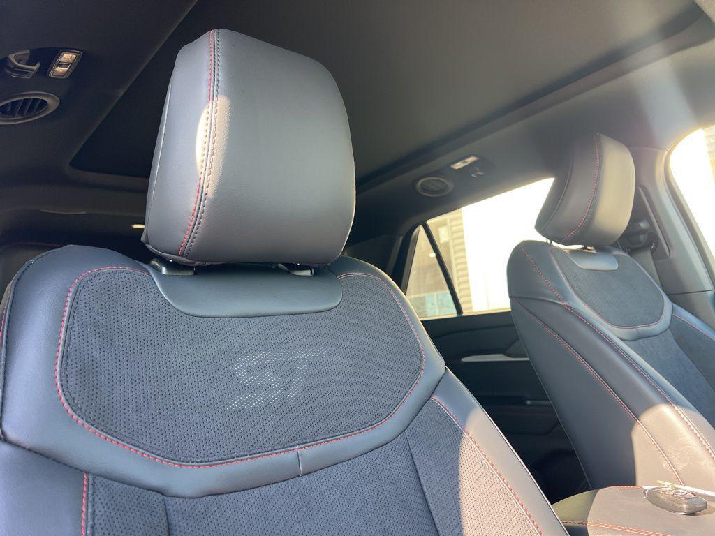 new 2025 Ford Explorer car, priced at $59,990