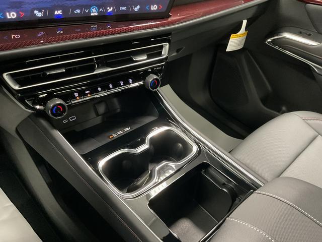 new 2025 Chevrolet Traverse car, priced at $47,319