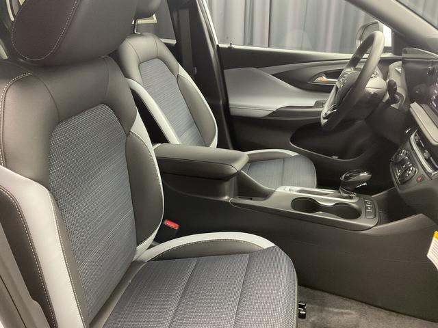 new 2025 Buick Envista car, priced at $24,340