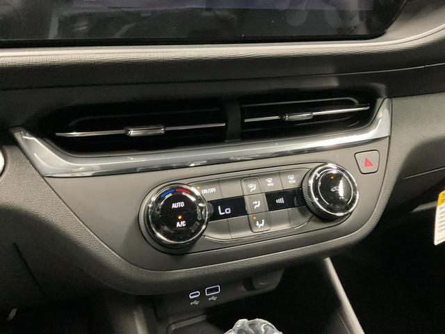 new 2025 Buick Envista car, priced at $22,950