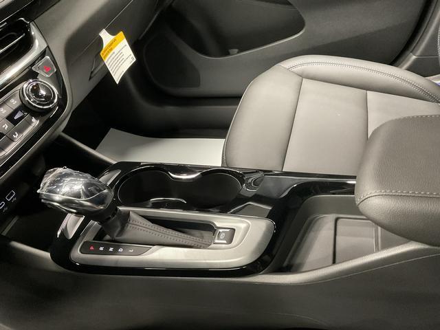 new 2025 Buick Envista car, priced at $25,800