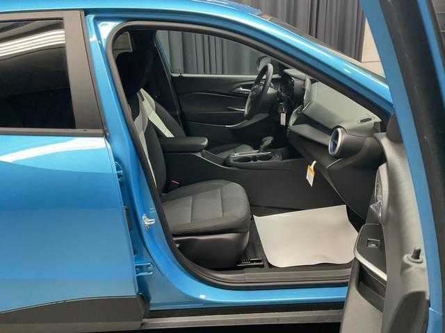 new 2025 Chevrolet Trax car, priced at $21,121