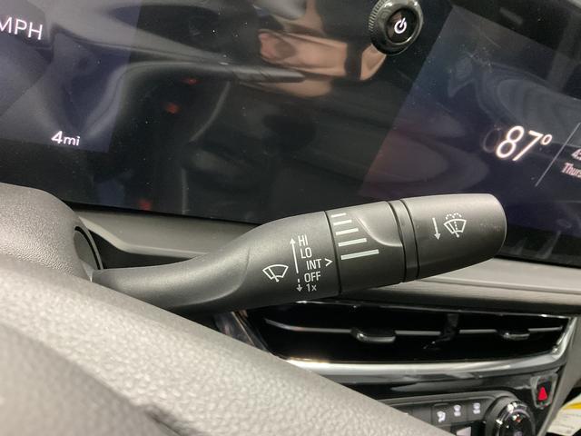 new 2025 Buick Envista car, priced at $26,250