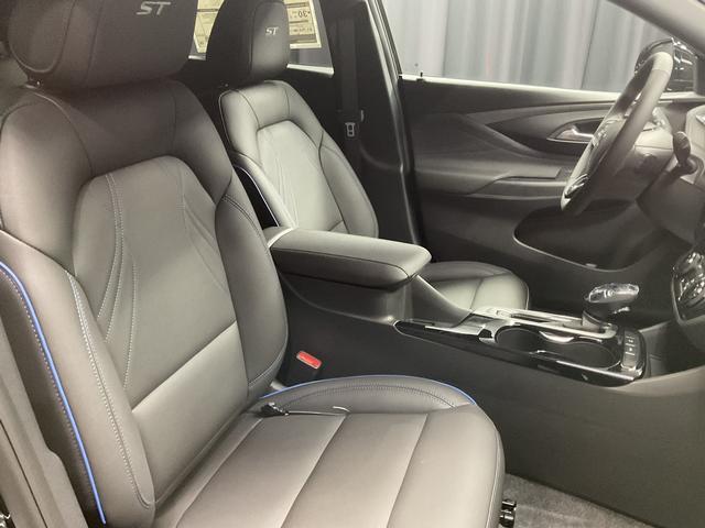 new 2025 Buick Envista car, priced at $26,750