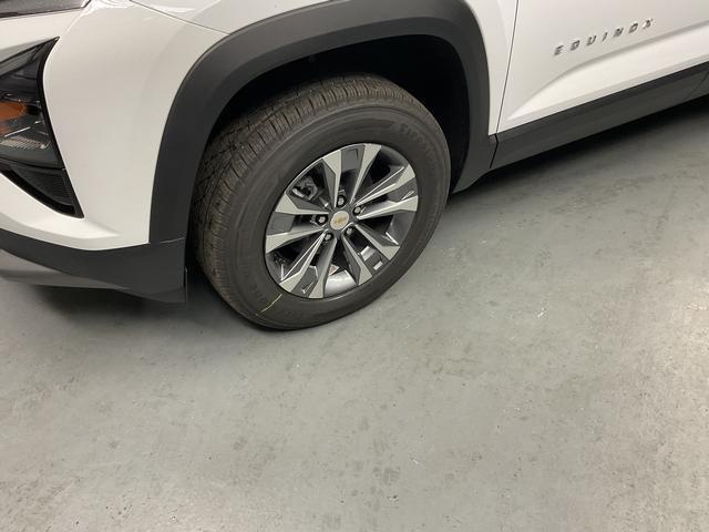 new 2026 Chevrolet Equinox car, priced at $29,900