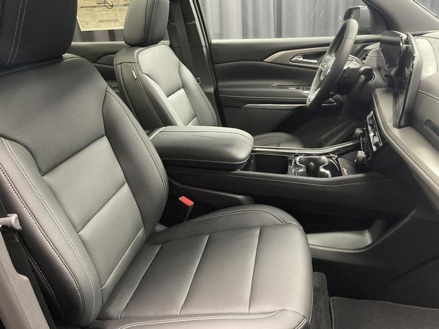 new 2025 Chevrolet Traverse car, priced at $45,649