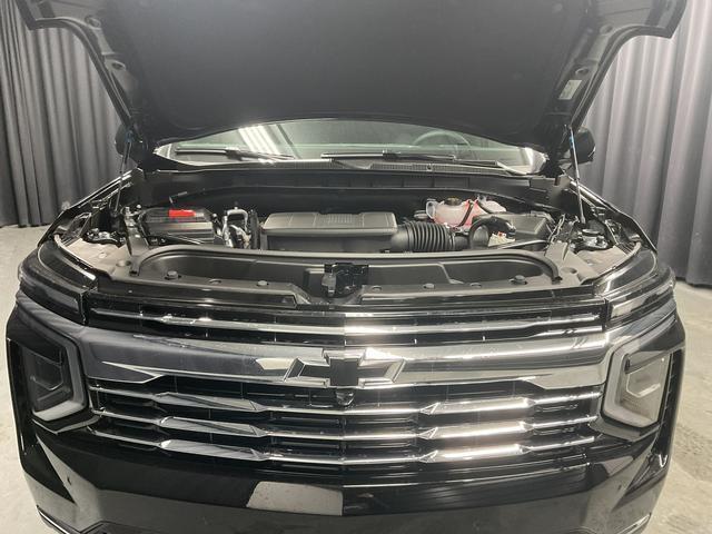 new 2025 Chevrolet Suburban car, priced at $72,595