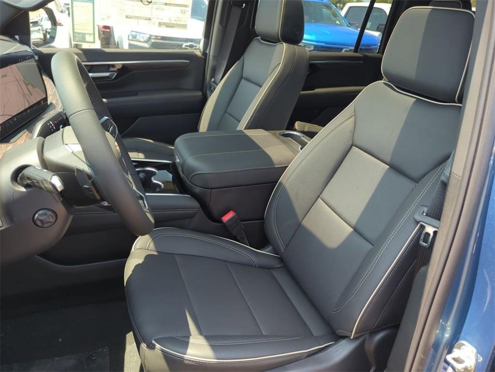 new 2025 Chevrolet Suburban car