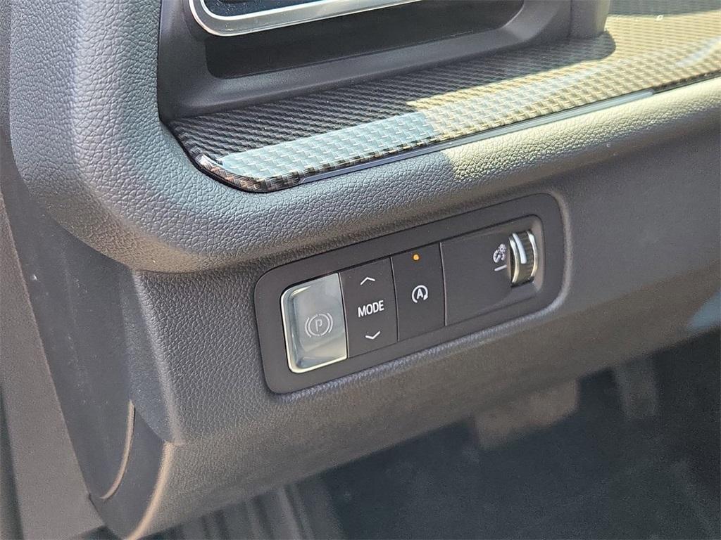 new 2025 Chevrolet Traverse car