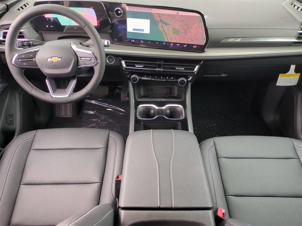 new 2025 Chevrolet Traverse car