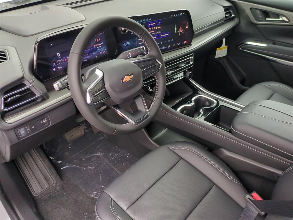 new 2025 Chevrolet Traverse car